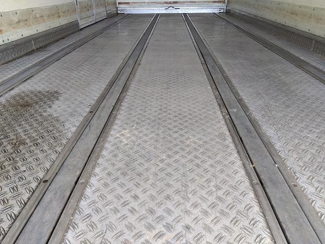 フォワード 　格納ＰＧ付冷蔵冷凍車　上物東プレ製（Ｒ４０４ａ）　－３０℃設定　積載２．１５ｔ　荷台寸法６１４×２３０×２１１　荷台床アルミ縞板張り　ラッシングレール２段　ジョルダーレール付　極東開発製格納ＰＧ付（36枚目）