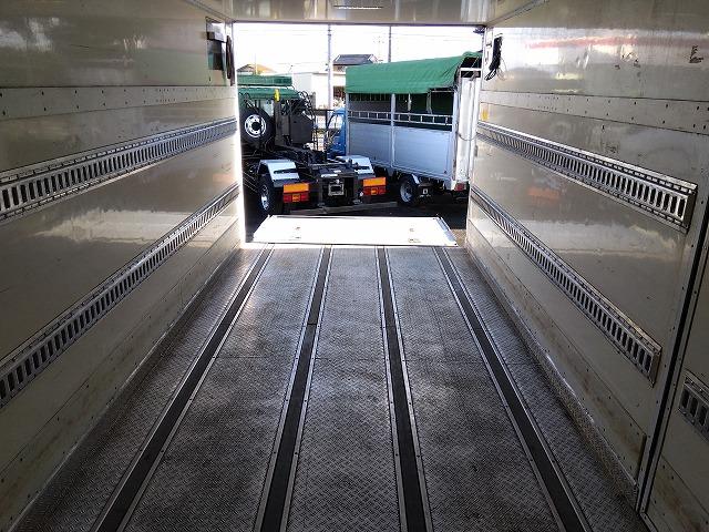 フォワード 　格納ＰＧ付冷蔵冷凍車　上物東プレ製（Ｒ４０４ａ）　－３０℃設定　積載２．１５ｔ　荷台寸法６１４×２３０×２１１　荷台床アルミ縞板張り　ラッシングレール２段　ジョルダーレール付　極東開発製格納ＰＧ付（45枚目）