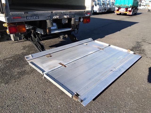 フォワード 　格納ＰＧ付冷蔵冷凍車　上物東プレ製（Ｒ４０４ａ）　－３０℃設定　積載２．１５ｔ　荷台寸法６１４×２３０×２１１　荷台床アルミ縞板張り　ラッシングレール２段　ジョルダーレール付　極東開発製格納ＰＧ付（47枚目）