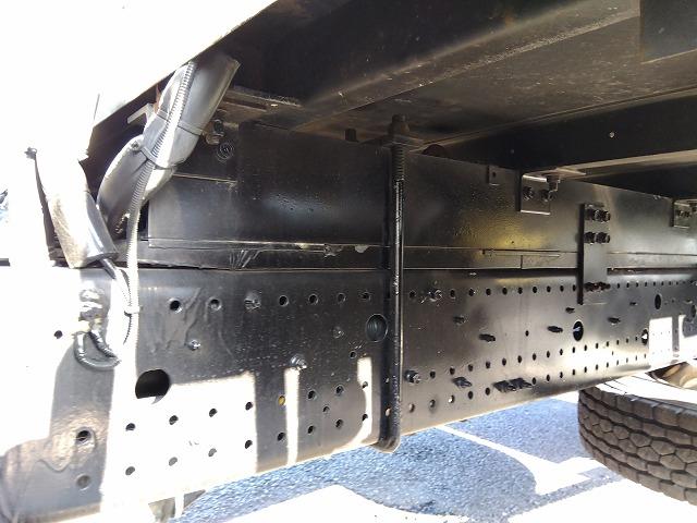 フォワード 　格納ＰＧ付冷蔵冷凍車　上物東プレ製（Ｒ４０４ａ）　－３０℃設定　積載２．１５ｔ　荷台寸法６１４×２３０×２１１　荷台床アルミ縞板張り　ラッシングレール２段　ジョルダーレール付　極東開発製格納ＰＧ付（64枚目）