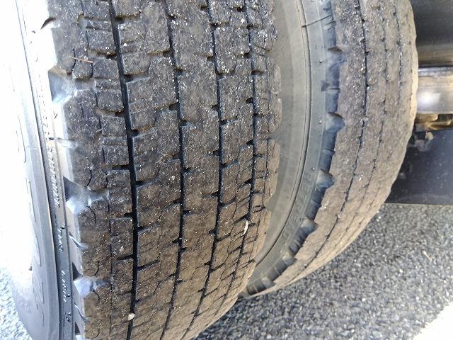 フォワード 　格納ＰＧ付冷蔵冷凍車　上物東プレ製（Ｒ４０４ａ）　－３０℃設定　積載２．１５ｔ　荷台寸法６１４×２３０×２１１　荷台床アルミ縞板張り　ラッシングレール２段　ジョルダーレール付　極東開発製格納ＰＧ付（67枚目）