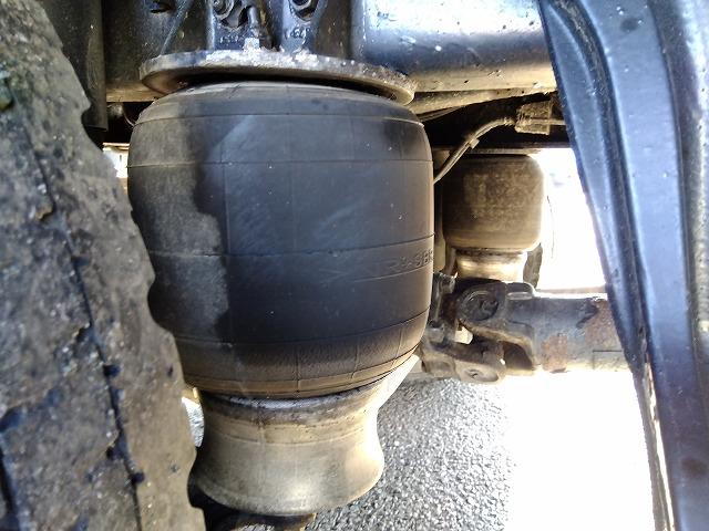 フォワード 　格納ＰＧ付冷蔵冷凍車　上物東プレ製（Ｒ４０４ａ）　－３０℃設定　積載２．１５ｔ　荷台寸法６１４×２３０×２１１　荷台床アルミ縞板張り　ラッシングレール２段　ジョルダーレール付　極東開発製格納ＰＧ付（70枚目）