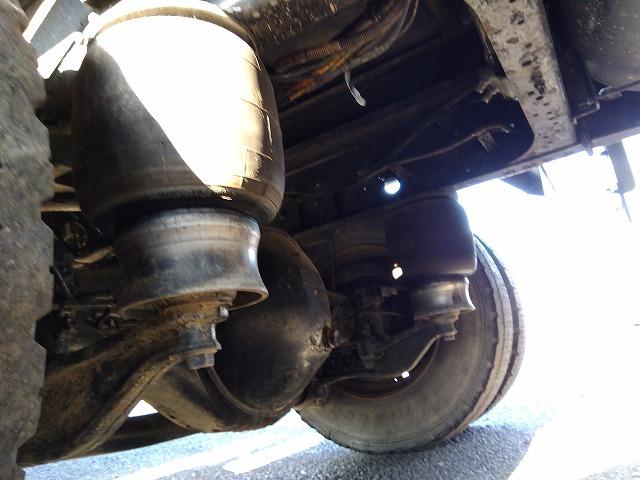 フォワード 　格納ＰＧ付冷蔵冷凍車　上物東プレ製（Ｒ４０４ａ）　－３０℃設定　積載２．１５ｔ　荷台寸法６１４×２３０×２１１　荷台床アルミ縞板張り　ラッシングレール２段　ジョルダーレール付　極東開発製格納ＰＧ付（71枚目）