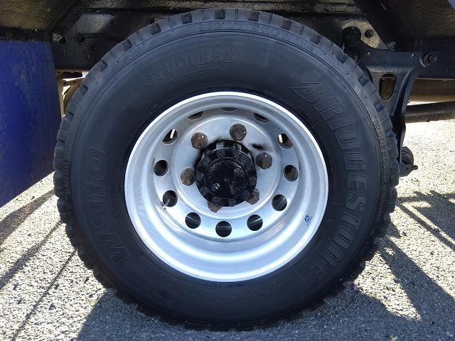 フォワード 　格納ＰＧ付冷蔵冷凍車　上物東プレ製（Ｒ４０４ａ）　－３０℃設定　積載２．１５ｔ　荷台寸法６１４×２３０×２１１　荷台床アルミ縞板張り　ラッシングレール２段　ジョルダーレール付　極東開発製格納ＰＧ付（77枚目）