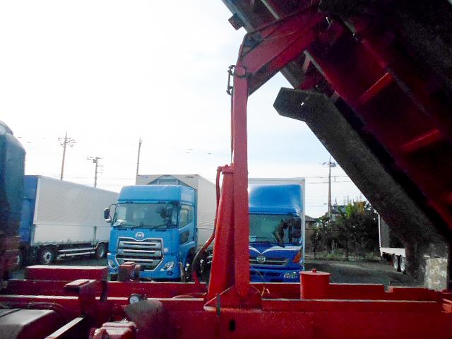スーパーグレート 大型ダンプ 上物新明和製 荷台内寸530x230 積載9t 2デフ 7速ミッション 走行38万km エンジン出力350PS ターボ車(32枚目)