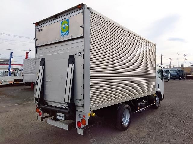 エルフトラック 跳ね上げPG付アルミバン 上物日本フルハーフ 標準ロングボディ 積載2.95t 荷台寸法446×176×207 荷台床木張り パワーゲート日本フルハーフ製 左サイド扉 ラッシングレール1段 ハイキャブ(5枚目)