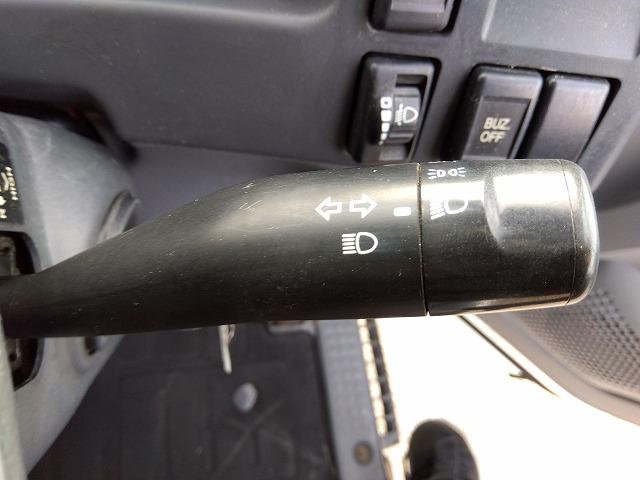 エルフトラック 跳ね上げPG付アルミバン 上物日本フルハーフ 標準ロングボディ 積載2.95t 荷台寸法446×176×207 荷台床木張り パワーゲート日本フルハーフ製 左サイド扉 ラッシングレール1段 ハイキャブ(22枚目)