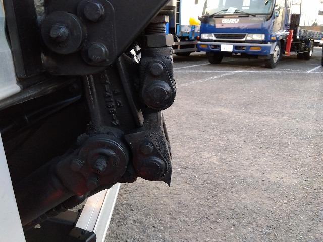 エルフトラック 跳ね上げPG付アルミバン 上物日本フルハーフ 標準ロングボディ 積載2.95t 荷台寸法446×176×207 荷台床木張り パワーゲート日本フルハーフ製 左サイド扉 ラッシングレール1段 ハイキャブ(33枚目)