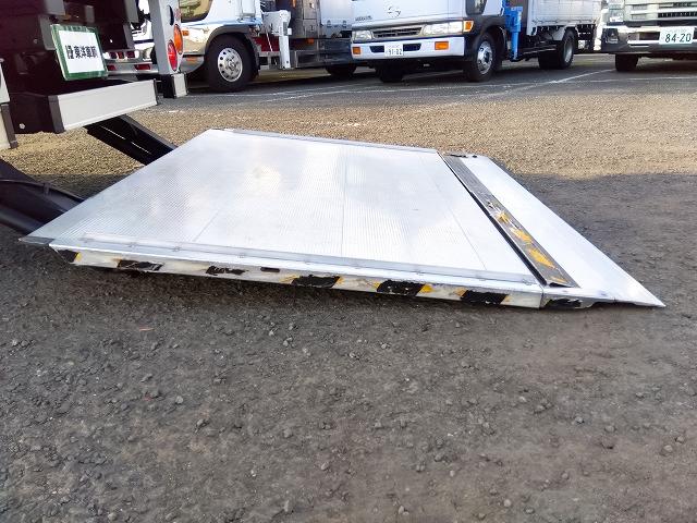 エルフトラック 跳ね上げPG付アルミバン 上物日本フルハーフ 標準ロングボディ 積載2.95t 荷台寸法446×176×207 荷台床木張り パワーゲート日本フルハーフ製 左サイド扉 ラッシングレール1段 ハイキャブ(42枚目)