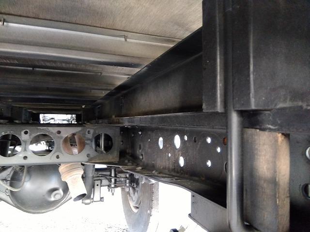 エルフトラック 跳ね上げPG付アルミバン 上物日本フルハーフ 標準ロングボディ 積載2.95t 荷台寸法446×176×207 荷台床木張り パワーゲート日本フルハーフ製 左サイド扉 ラッシングレール1段 ハイキャブ(67枚目)