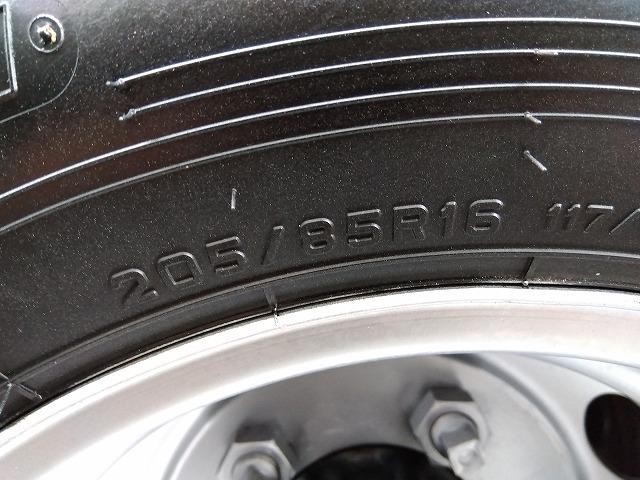 エルフトラック 跳ね上げPG付アルミバン 上物日本フルハーフ 標準ロングボディ 積載2.95t 荷台寸法446×176×207 荷台床木張り パワーゲート日本フルハーフ製 左サイド扉 ラッシングレール1段 ハイキャブ(72枚目)