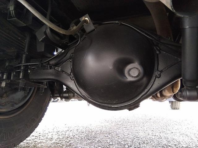 エルフトラック 跳ね上げPG付アルミバン 上物日本フルハーフ 標準ロングボディ 積載2.95t 荷台寸法446×176×207 荷台床木張り パワーゲート日本フルハーフ製 左サイド扉 ラッシングレール1段 ハイキャブ(73枚目)