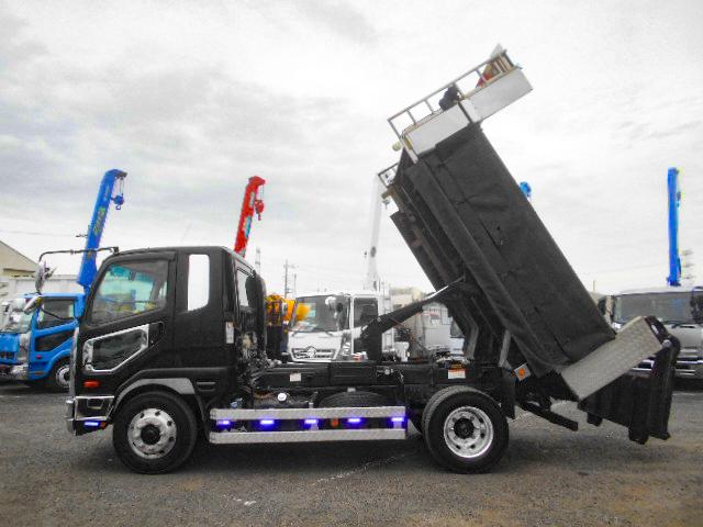 ファイター 　ダンプ　上物極東開発製　増トン　積載７．８ｔ　電動コボレーン　自重計有　荷台架装パーツ　メッキパーツ　アルミホイール　２４０馬力　ベッド　ナビ＆荷台モニター（切り替え式）　バックモニター　ラメ入り塗装（33枚目）