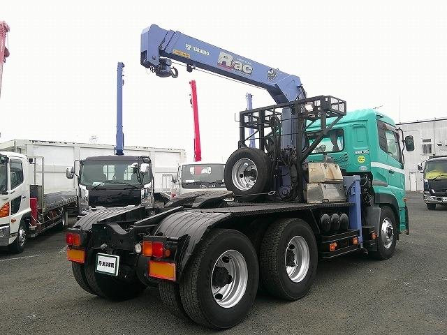 クオン クレーン付トレーラーヘッド 上物タダノ製 3段ブーム ラジコン付(無線) フックイン 2.9t吊 第5輪荷重9t 2デフ 480馬力 リーフサス AT車(エスコット)3ペダル 走行62万km(4枚目)