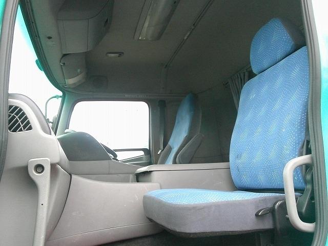 クオン クレーン付トレーラーヘッド 上物タダノ製 3段ブーム ラジコン付(無線) フックイン 2.9t吊 第5輪荷重9t 2デフ 480馬力 リーフサス AT車(エスコット)3ペダル 走行62万km(10枚目)