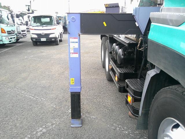 クオン クレーン付トレーラーヘッド 上物タダノ製 3段ブーム ラジコン付(無線) フックイン 2.9t吊 第5輪荷重9t 2デフ 480馬力 リーフサス AT車(エスコット)3ペダル 走行62万km(18枚目)