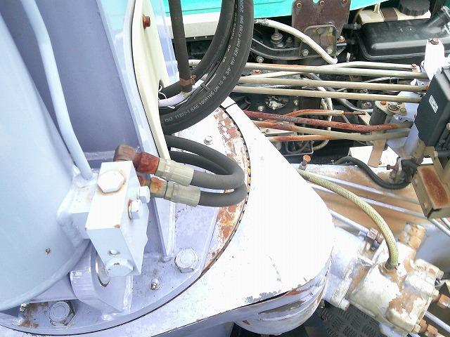 クオン クレーン付トレーラーヘッド 上物タダノ製 3段ブーム ラジコン付(無線) フックイン 2.9t吊 第5輪荷重9t 2デフ 480馬力 リーフサス AT車(エスコット)3ペダル 走行62万km(21枚目)