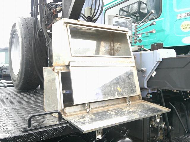 クオン クレーン付トレーラーヘッド 上物タダノ製 3段ブーム ラジコン付(無線) フックイン 2.9t吊 第5輪荷重9t 2デフ 480馬力 リーフサス AT車(エスコット)3ペダル 走行62万km(33枚目)