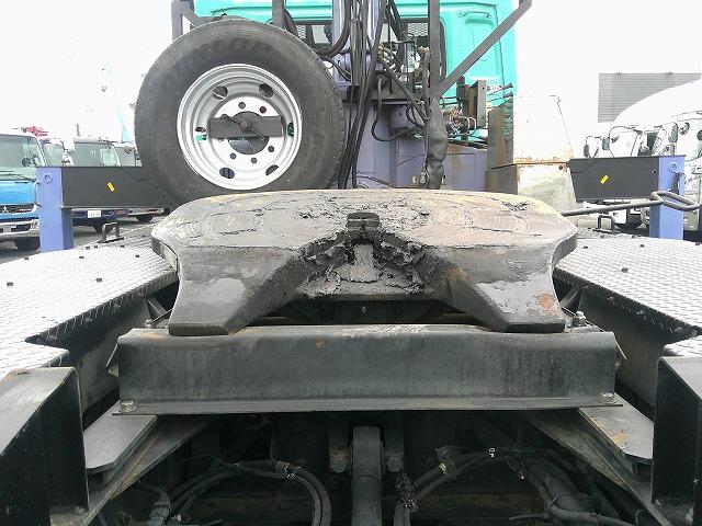 クオン クレーン付トレーラーヘッド 上物タダノ製 3段ブーム ラジコン付(無線) フックイン 2.9t吊 第5輪荷重9t 2デフ 480馬力 リーフサス AT車(エスコット)3ペダル 走行62万km(36枚目)