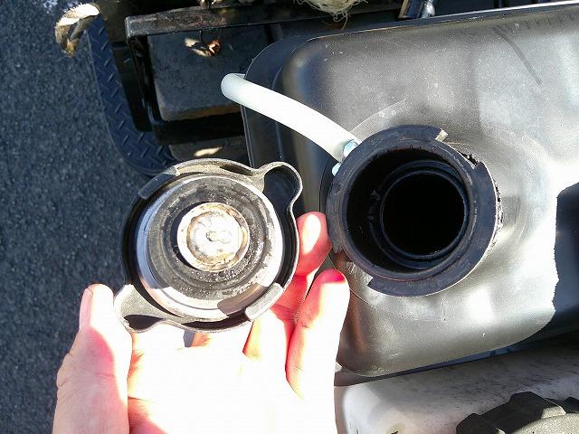 クオン クレーン付トレーラーヘッド 上物タダノ製 3段ブーム ラジコン付(無線) フックイン 2.9t吊 第5輪荷重9t 2デフ 480馬力 リーフサス AT車(エスコット)3ペダル 走行62万km(42枚目)