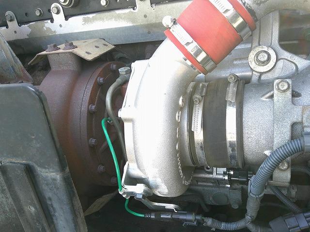 クオン クレーン付トレーラーヘッド 上物タダノ製 3段ブーム ラジコン付(無線) フックイン 2.9t吊 第5輪荷重9t 2デフ 480馬力 リーフサス AT車(エスコット)3ペダル 走行62万km(56枚目)