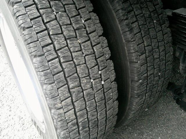 クオン クレーン付トレーラーヘッド 上物タダノ製 3段ブーム ラジコン付(無線) フックイン 2.9t吊 第5輪荷重9t 2デフ 480馬力 リーフサス AT車(エスコット)3ペダル 走行62万km(58枚目)