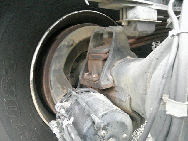 クオン クレーン付トレーラーヘッド 上物タダノ製 3段ブーム ラジコン付(無線) フックイン 2.9t吊 第5輪荷重9t 2デフ 480馬力 リーフサス AT車(エスコット)3ペダル 走行62万km(62枚目)