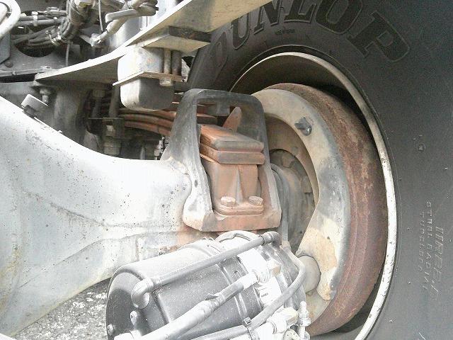 クオン クレーン付トレーラーヘッド 上物タダノ製 3段ブーム ラジコン付(無線) フックイン 2.9t吊 第5輪荷重9t 2デフ 480馬力 リーフサス AT車(エスコット)3ペダル 走行62万km(63枚目)