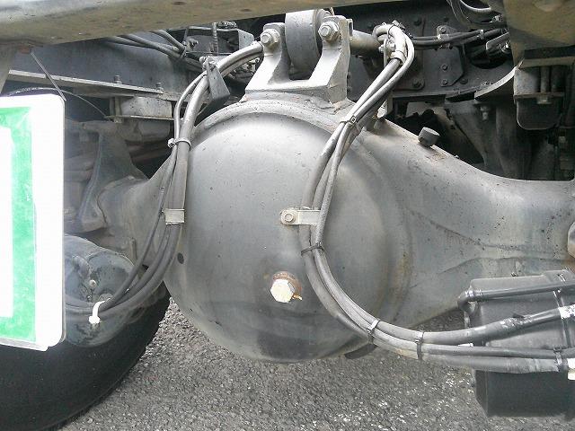 クオン クレーン付トレーラーヘッド 上物タダノ製 3段ブーム ラジコン付(無線) フックイン 2.9t吊 第5輪荷重9t 2デフ 480馬力 リーフサス AT車(エスコット)3ペダル 走行62万km(65枚目)