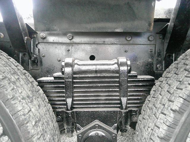 クオン クレーン付トレーラーヘッド 上物タダノ製 3段ブーム ラジコン付(無線) フックイン 2.9t吊 第5輪荷重9t 2デフ 480馬力 リーフサス AT車(エスコット)3ペダル 走行62万km(66枚目)