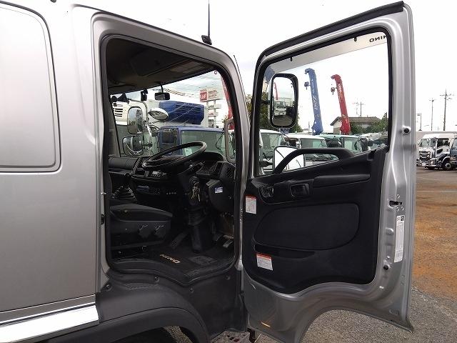 ヒノレンジャー アルミブロック平ボディ 積載3t 6.1mワイドボディ 荷台寸法611×236×48 荷台床木張り 内フック あおり開閉サポート ベッド付 メッキパーツ ETC ドラレコ 燃料タンク150L×2(11枚目)