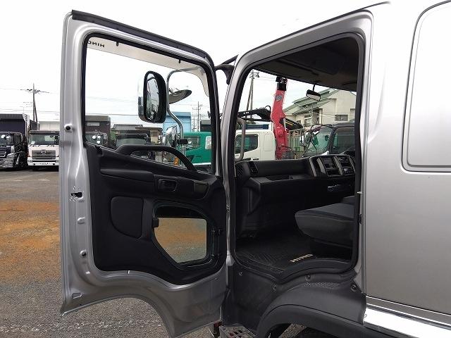 ヒノレンジャー アルミブロック平ボディ 積載3t 6.1mワイドボディ 荷台寸法611×236×48 荷台床木張り 内フック あおり開閉サポート ベッド付 メッキパーツ ETC ドラレコ 燃料タンク150L×2(15枚目)