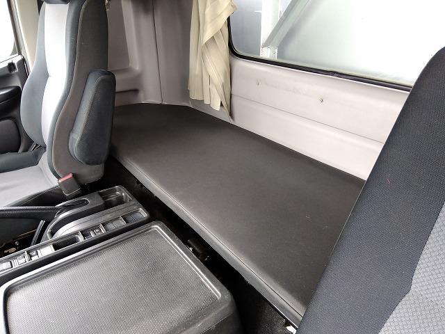 ヒノレンジャー アルミブロック平ボディ 積載3t 6.1mワイドボディ 荷台寸法611×236×48 荷台床木張り 内フック あおり開閉サポート ベッド付 メッキパーツ ETC ドラレコ 燃料タンク150L×2(21枚目)