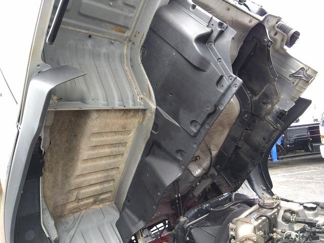 ヒノレンジャー アルミブロック平ボディ 積載3t 6.1mワイドボディ 荷台寸法611×236×48 荷台床木張り 内フック あおり開閉サポート ベッド付 メッキパーツ ETC ドラレコ 燃料タンク150L×2(43枚目)