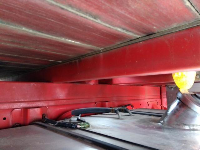 ヒノレンジャー アルミブロック平ボディ 積載3t 6.1mワイドボディ 荷台寸法611×236×48 荷台床木張り 内フック あおり開閉サポート ベッド付 メッキパーツ ETC ドラレコ 燃料タンク150L×2(54枚目)