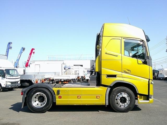 ボルボその他 トレーラーヘッド 第5輪荷重11.5t ハイルーフ 後輪エアサス ハイキャブ 総輪アルミホイール サンルーフ有 電動サンシェード カラーバックモニター有 AT車(2ペダル)(6枚目)