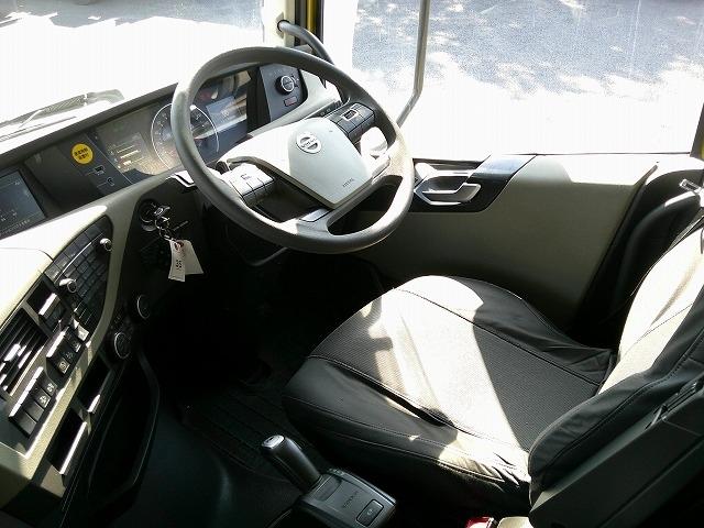 ボルボその他 トレーラーヘッド 第5輪荷重11.5t ハイルーフ 後輪エアサス ハイキャブ 総輪アルミホイール サンルーフ有 電動サンシェード カラーバックモニター有 AT車(2ペダル)(10枚目)