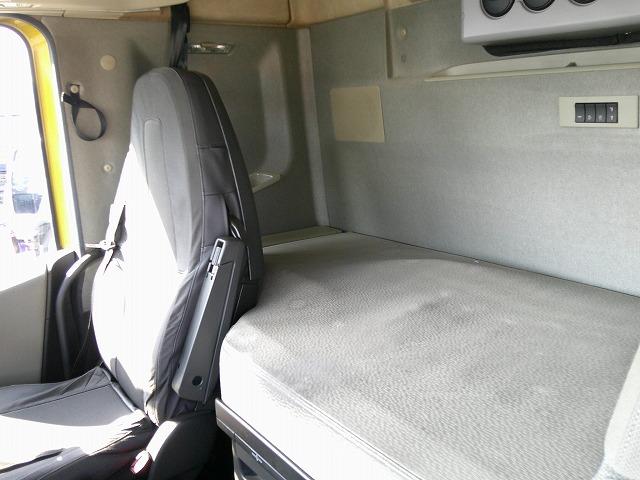 ボルボその他 トレーラーヘッド 第5輪荷重11.5t ハイルーフ 後輪エアサス ハイキャブ 総輪アルミホイール サンルーフ有 電動サンシェード カラーバックモニター有 AT車(2ペダル)(29枚目)