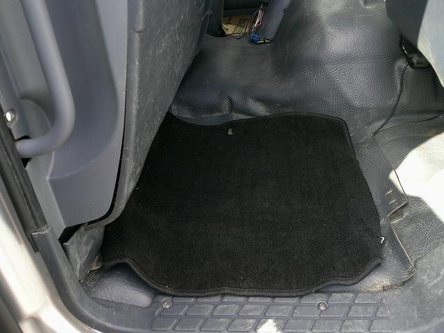 ファイター 　増トンダンプ　上物極東開発製　積載７．９ｔ　荷台寸３４０×２０６×６０　電動コボレーン付　ベッド付　燃焼装置無　メッキフロントパネル　ＥＴＣ通電確認済み　６速ＭＴ　タイヤサイズ２６５／７０Ｒ１９．５（13枚目）