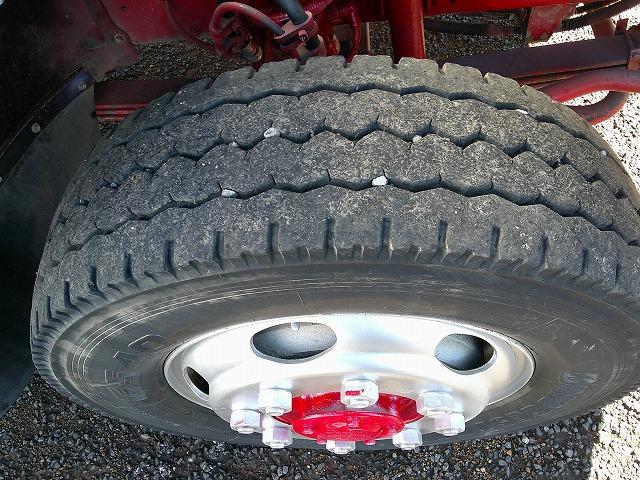 ファイター 　増トンダンプ　上物極東開発製　積載７．９ｔ　荷台寸３４０×２０６×６０　電動コボレーン付　ベッド付　燃焼装置無　メッキフロントパネル　ＥＴＣ通電確認済み　６速ＭＴ　タイヤサイズ２６５／７０Ｒ１９．５（64枚目）