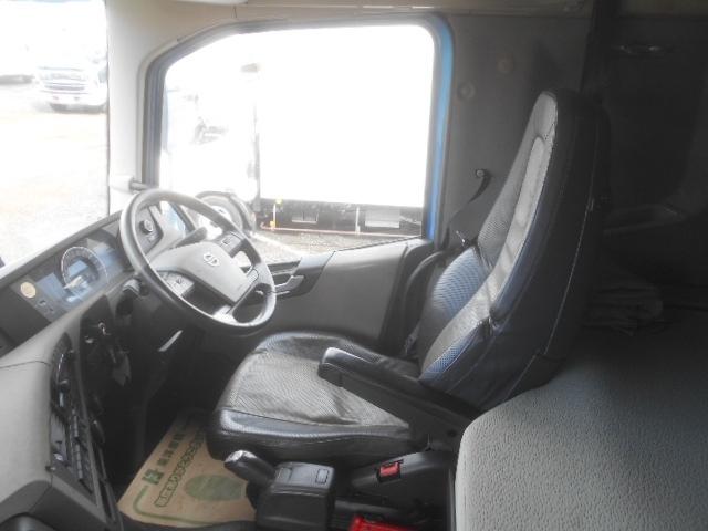 ボルボその他 トレーラーヘッド 第5輪荷重11.5t 後輪エアサス ハイルーフ 440馬力 アルミホイール サンルーフ 電動サンシェード バックモニター付 走行76万km AT車(2ペダル)(16枚目)