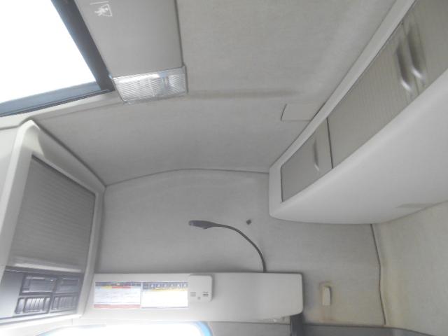 ボルボその他 トレーラーヘッド 第5輪荷重11.5t 後輪エアサス ハイルーフ 440馬力 アルミホイール サンルーフ 電動サンシェード バックモニター付 走行76万km AT車(2ペダル)(17枚目)