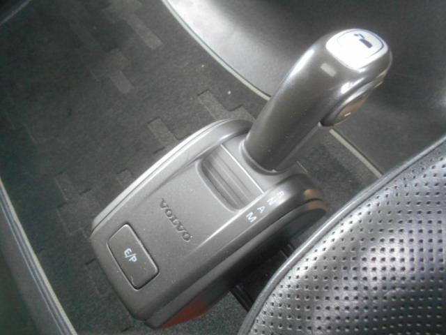 ボルボその他 トレーラーヘッド 第5輪荷重11.5t 後輪エアサス ハイルーフ 440馬力 アルミホイール サンルーフ 電動サンシェード バックモニター付 走行76万km AT車(2ペダル)(22枚目)