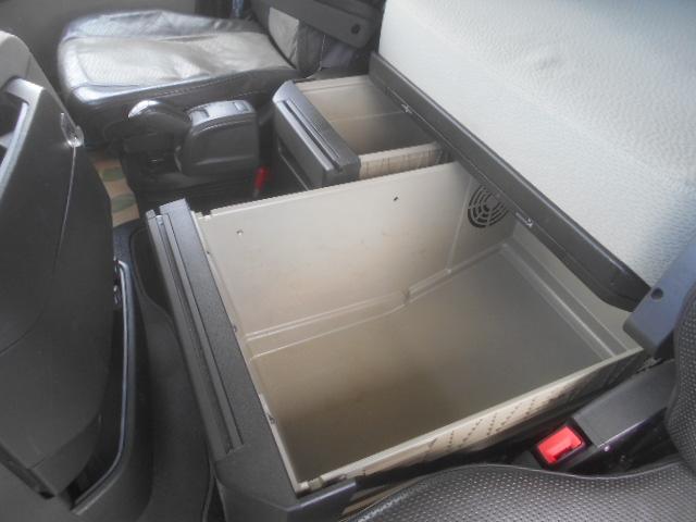 ボルボその他 トレーラーヘッド 第5輪荷重11.5t 後輪エアサス ハイルーフ 440馬力 アルミホイール サンルーフ 電動サンシェード バックモニター付 走行76万km AT車(2ペダル)(30枚目)