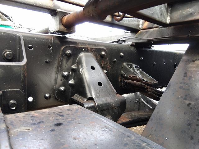 ヒノレンジャー 車両運搬車 2台積み 上物丸文製 積載3.05t 上物内寸580×215 自動歩み付 歩み寸法(1本)326×58 バックモニター付 ETC付 走行38.4万km 6速ミッション(61枚目)