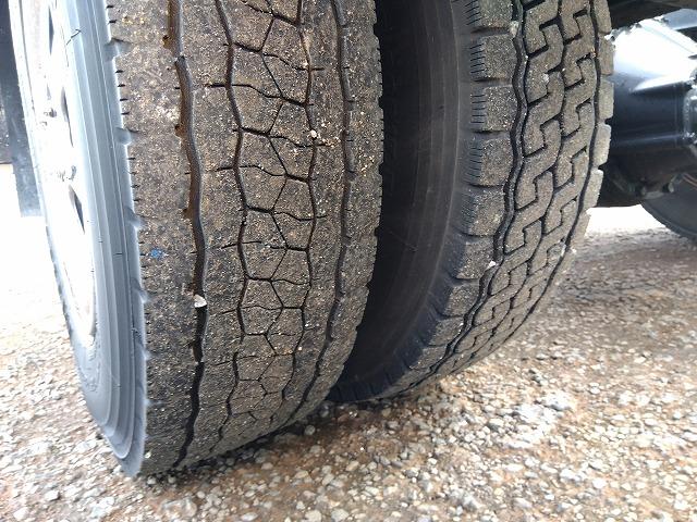 ヒノレンジャー 車両運搬車 2台積み 上物丸文製 積載3.05t 上物内寸580×215 自動歩み付 歩み寸法(1本)326×58 バックモニター付 ETC付 走行38.4万km 6速ミッション(68枚目)