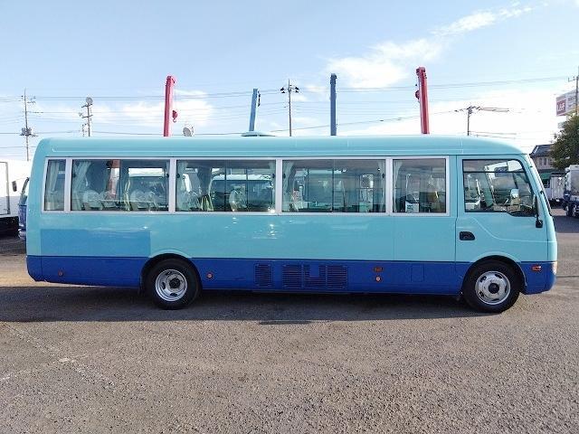 ローザ 　マイクロバス　２５人乗り　スーパーロング　リクライニングシート　荷物デッキ付　自動スライドドア　インターロック付　バックモニター付　ＡＴ車　走行１１．７万ｋｍ　タイヤサイズ２０５／８０Ｒ１７．５（5枚目）