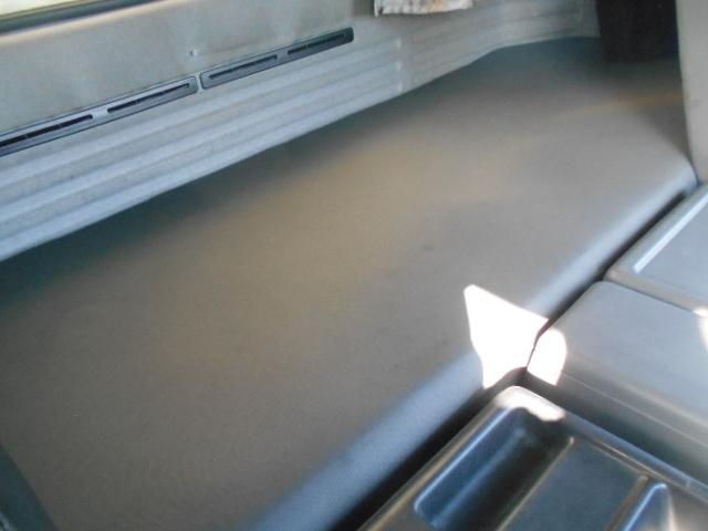 ギガ アルミブロック平ボディ 5方開 支柱抜き差し可 荷台床木張り 内フック27対 センターフック15カ所 荷台内寸951x235x20 後輪エアサス 7速ミッション 積載15t 25t車 リターダー有(12枚目)