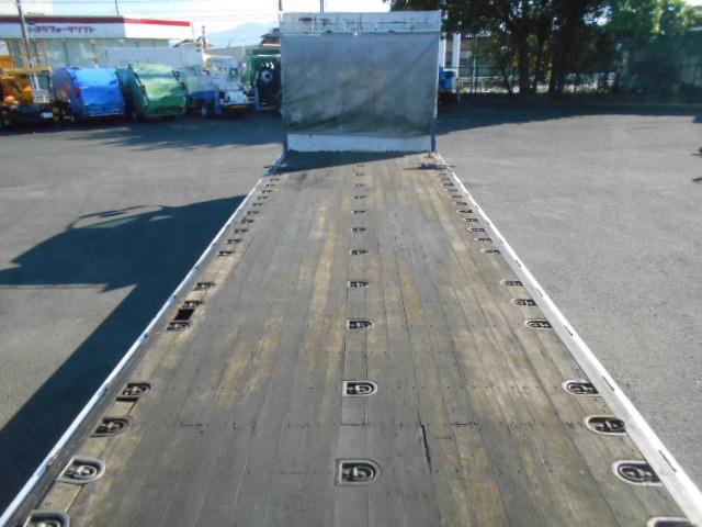 ギガ アルミブロック平ボディ 5方開 支柱抜き差し可 荷台床木張り 内フック27対 センターフック15カ所 荷台内寸951x235x20 後輪エアサス 7速ミッション 積載15t 25t車 リターダー有(26枚目)