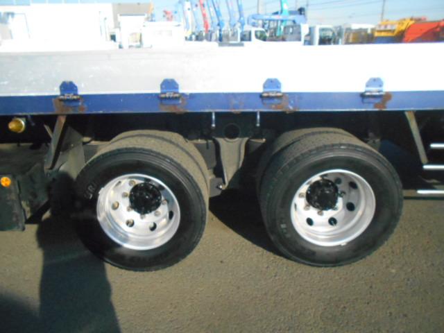 ギガ アルミブロック平ボディ 5方開 支柱抜き差し可 荷台床木張り 内フック27対 センターフック15カ所 荷台内寸951x235x20 後輪エアサス 7速ミッション 積載15t 25t車 リターダー有(36枚目)